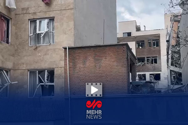 آسیب منزل مسکونی یک ارمنی بر اثر بمباران تروریست‌ها در مرکز تهران