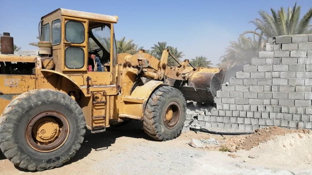 آغاز تخریب ۲۸ ملک ناایمن و رها شده