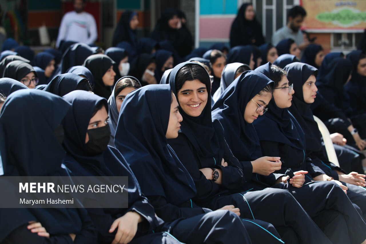 آغاز ثبتنام دبیرستانیها
