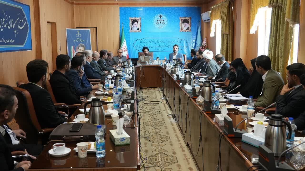 آغاز دوره آموزشی کارآموزان قضاوت در دادگستری استان
کردستان