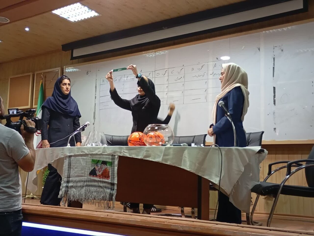 آغاز رقابت های مینی فوتبال قهرمانی روستاییان بانوان کشور در
سنندج