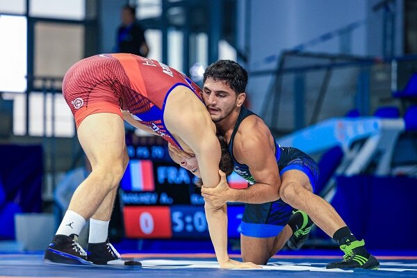 آغاز رقابتهای کشتی فرنگی جوانان کردستان با نکوداشت جمال پایبندی