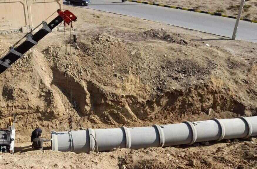 آغاز عملیات هدایت آب‌های سطحی در ضلع شمالی ترمینال مرکزی سنندج