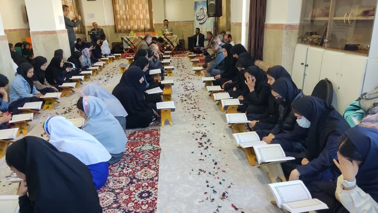 آغاز محافل انس با قرآن کریم ویژه دانش‌آموزان در دهگلان با حضور قاریان