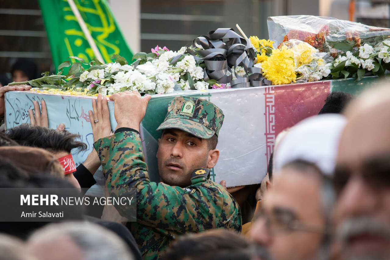 آغاز مراسم خاکسپاری پیکر شهید گمنام در بیجار
