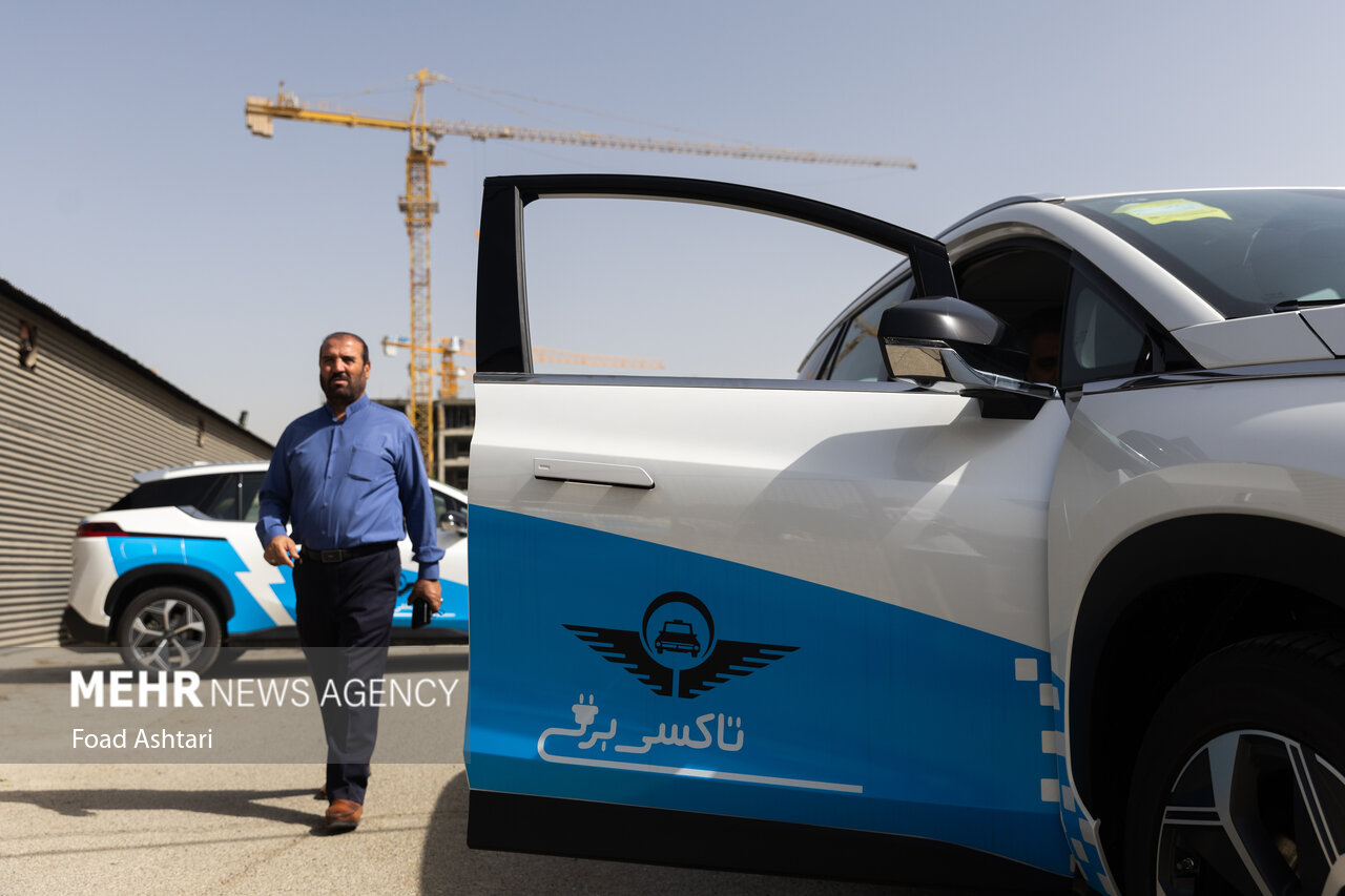 آقامیری: مجوز واگذاری تاکسیهای برقی صادر شد