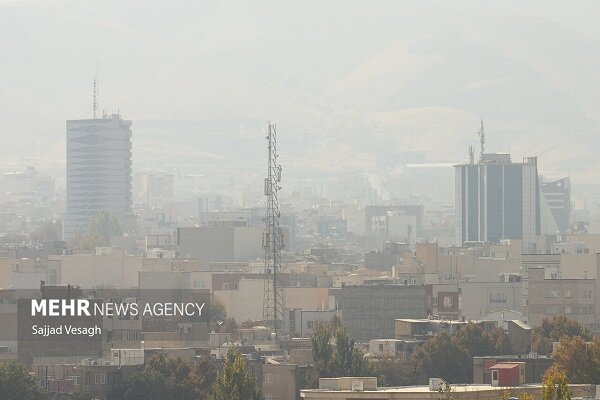 آلودگی هوا مسابقات فوتبال استان تهران را تعطیل کرد