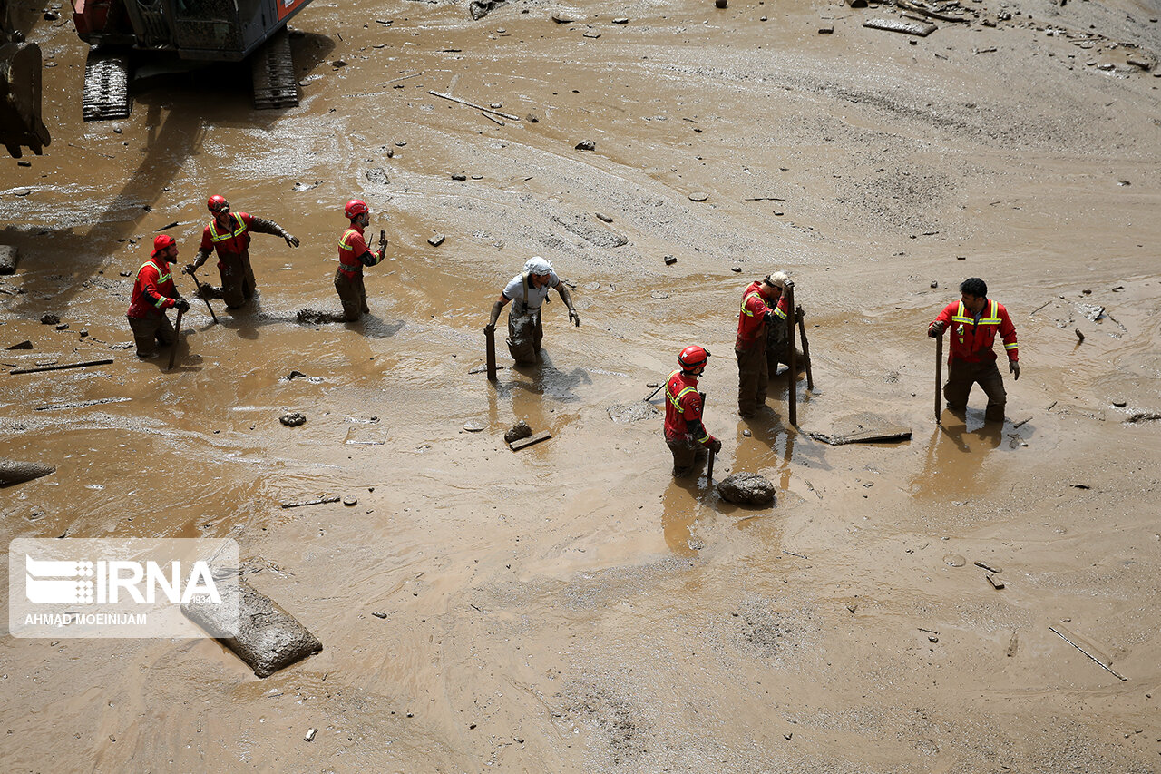 آماده باش مدیریت بحران استان تهران تا ۷۲ ساعت آینده/ پاکسازی ۹۰ درصد از محورهای سیل زده در شرق