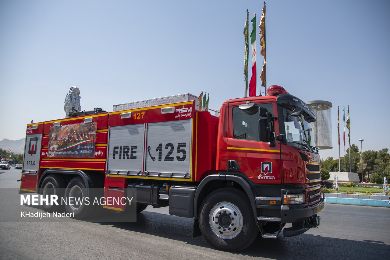 آماده باش ۳۲۰ آتش نشان در مسیر راهپیمایی ۲۲ بهمن درتهران