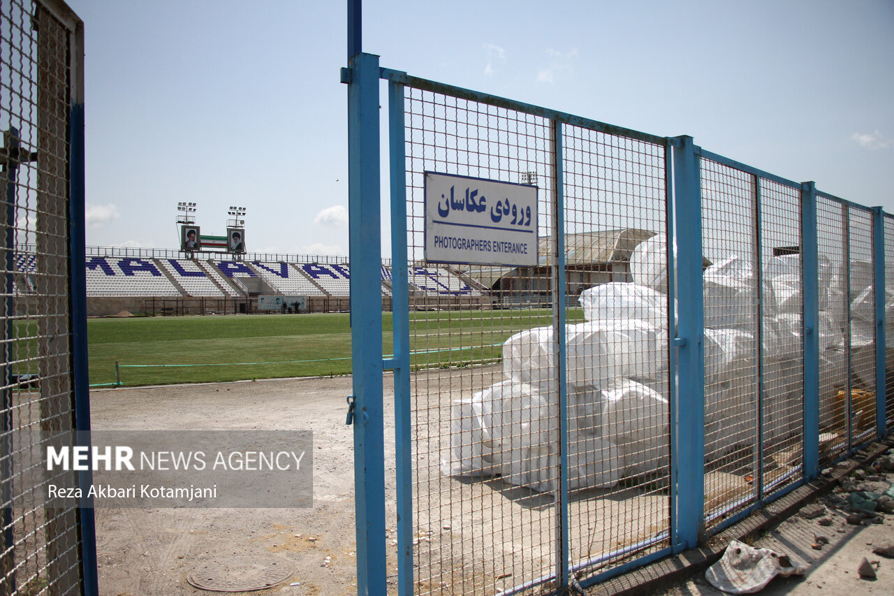 آماده سازی ورزشگاه تختی انزلی در واپسین روزهای مهلت قانونی