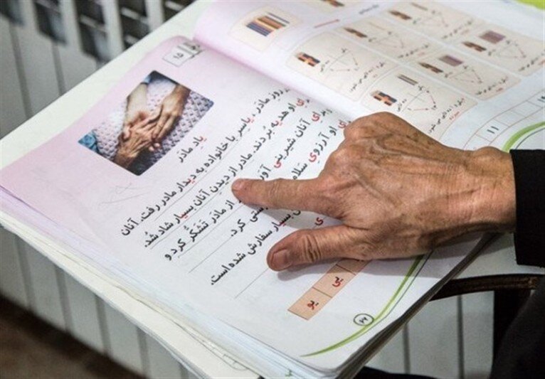 آموزشیاران بانه‌ای مددکار اجتماعی سوادآموزان هستند