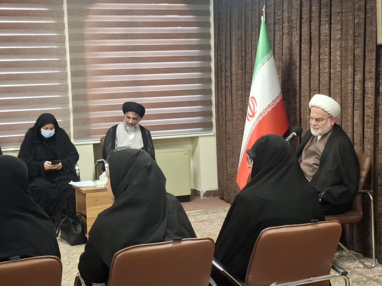 آژیر: زن ایرانی با حفظ عفاف در تمامی عرصه‌ها نقش آفرینی می‌کند