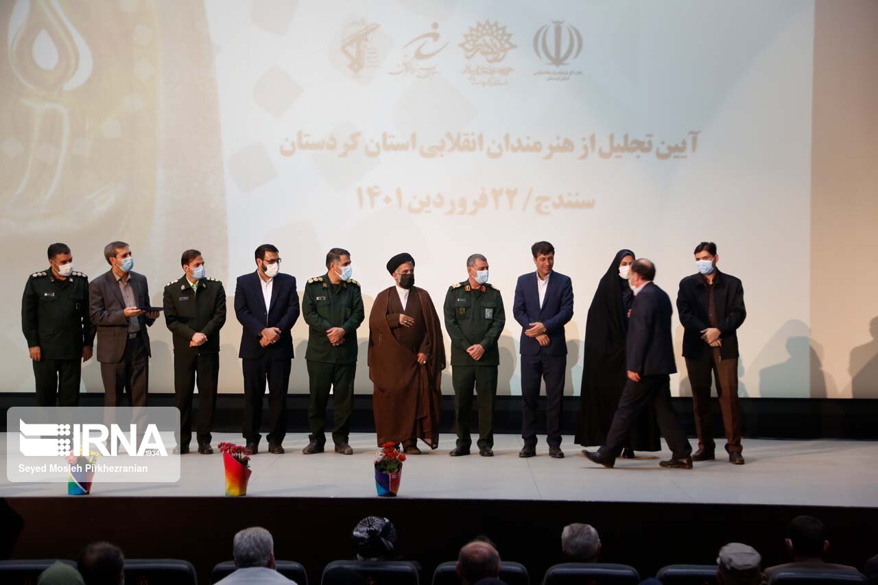 آیین تجلیل از چهره های برتر هنر انقلاب در کردستان