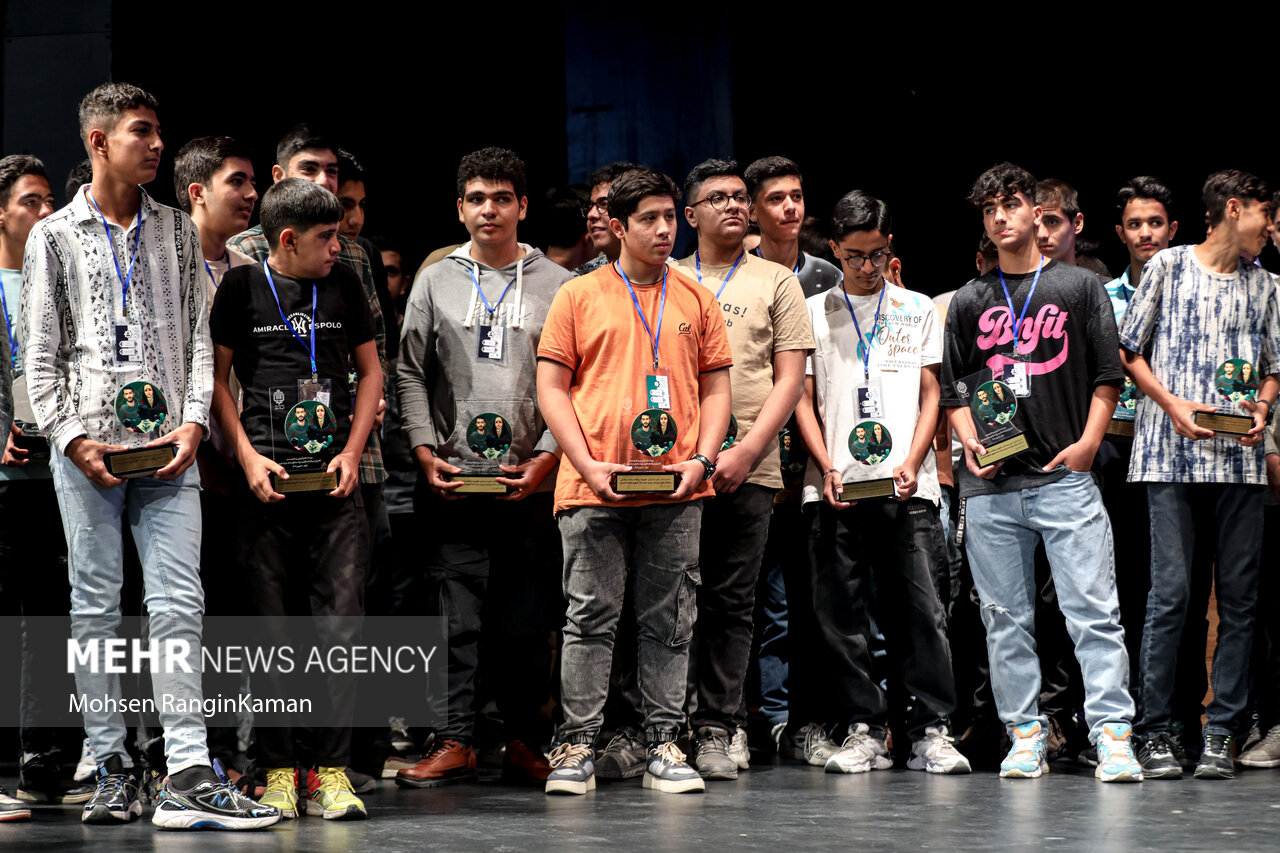 آیین تقدیر از پذیرفته‌شدگان سمپاد مناطق هدف بنیاد علوی