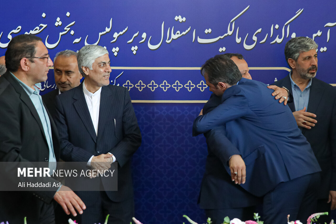 آیین واگذاری مالکیت تیم‌های استقلال و پرسپولیس به بخش خصوصی