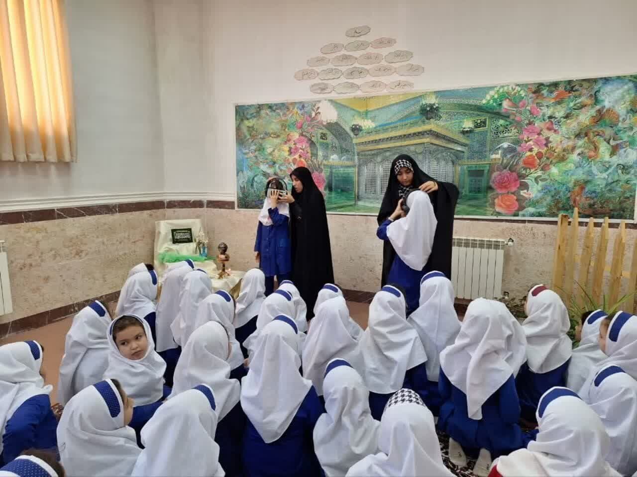 ابزار هنر راهکاری برای تبیین مفاهیم دینی و اعتقادی
است