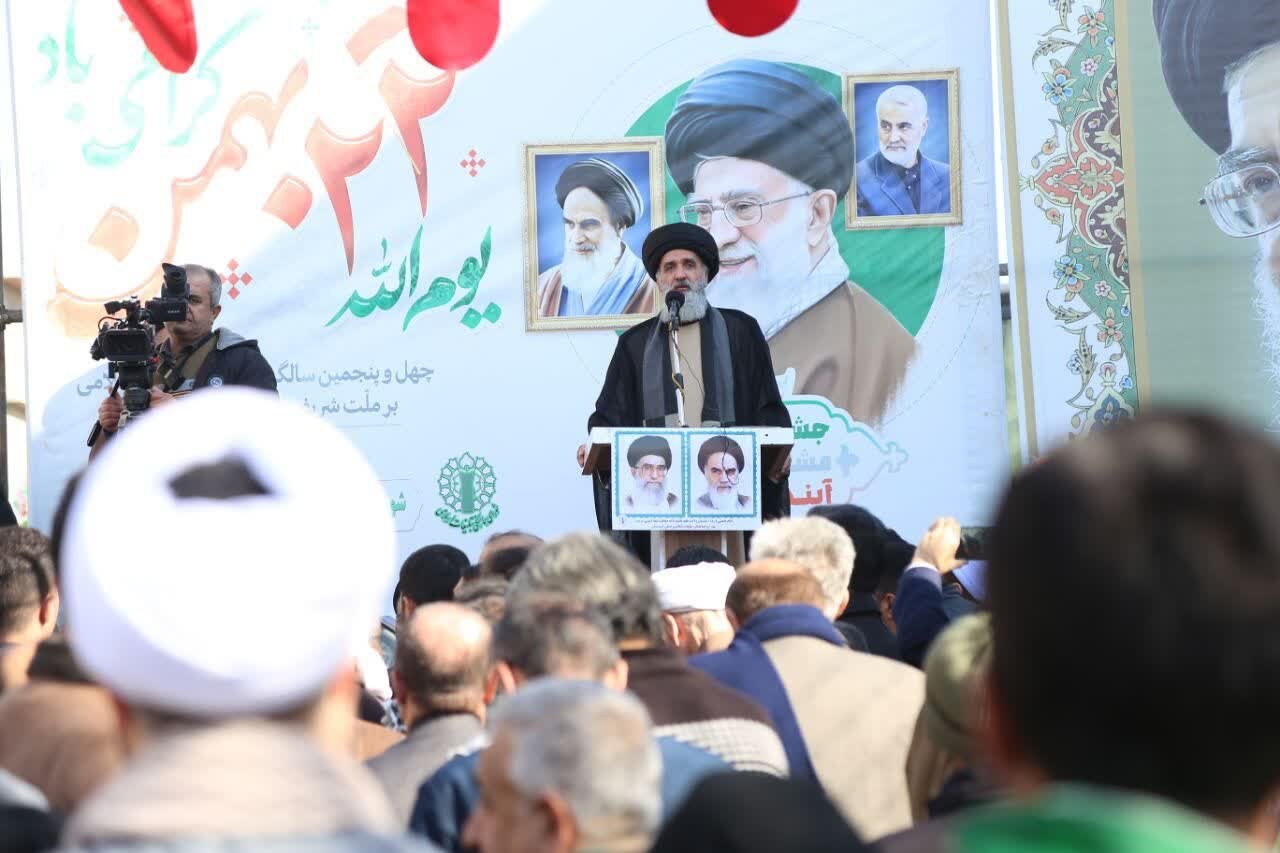 اتحاد و انسجام ضامن پیشران انقلاب است