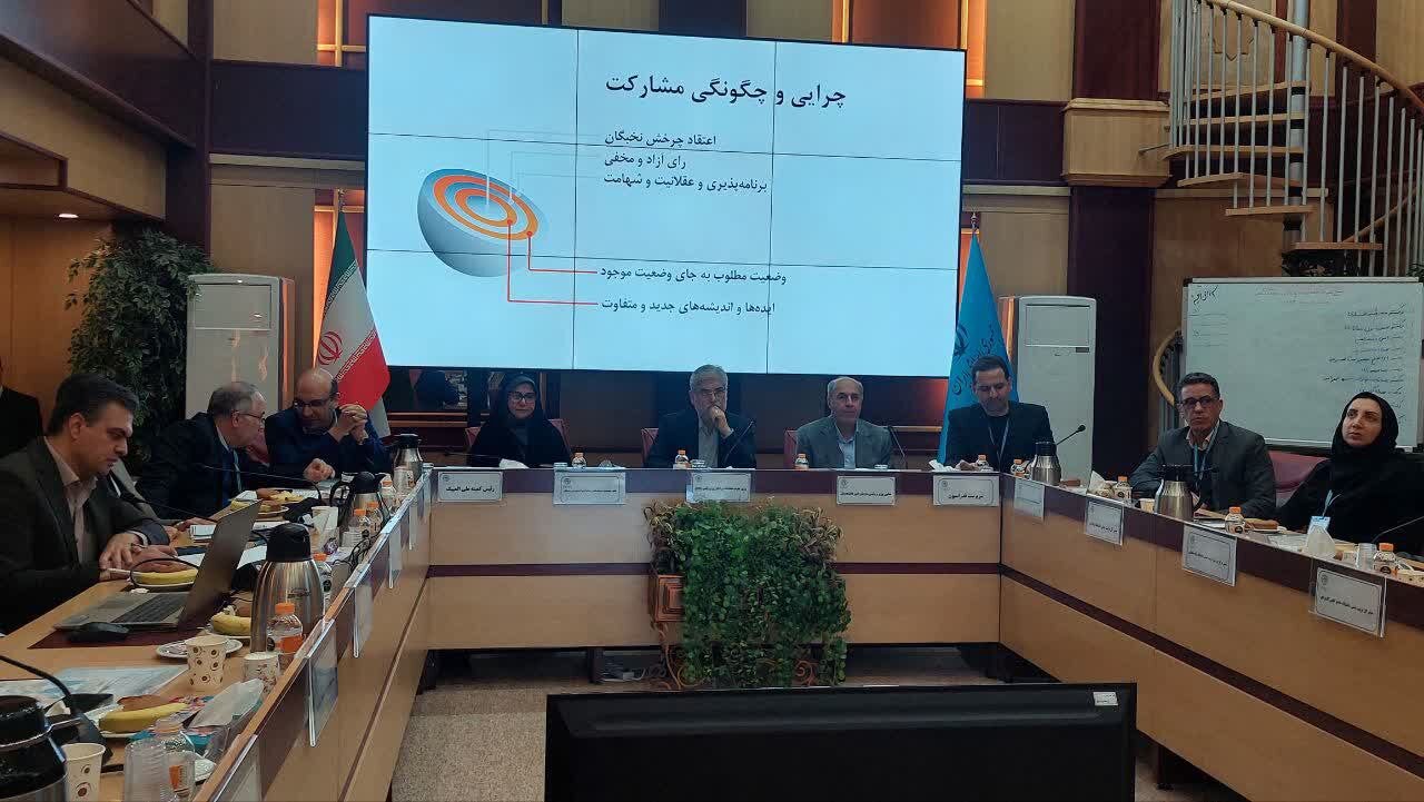 اتهام مهندسی و پول‌پاشی در حضور وزیر علوم/ مجمع غیرقانونی است!