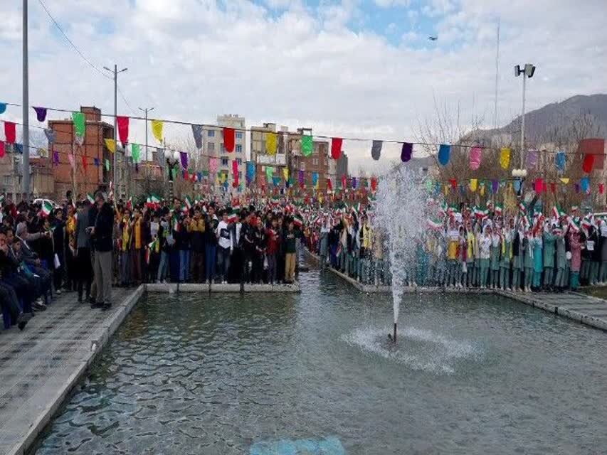اجتماع بزرگ «ندای انقلاب» در مریوان برگزار شد