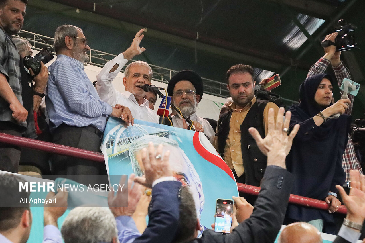 اجتماع حامیان مسعود پزشکیان در ارومیه