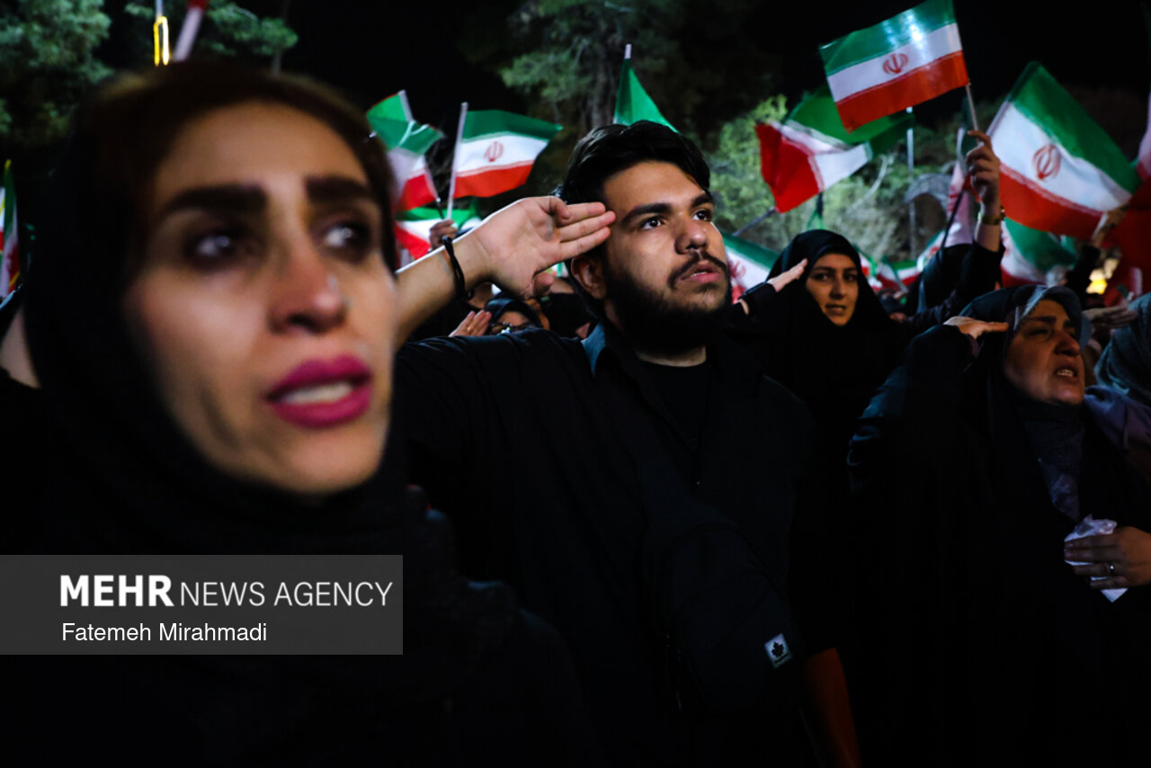 اجتماع حمایت از رزمندگان در مقابله با دشمن آمریکایی – صهیونی