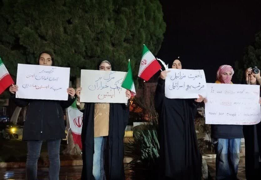 اجتماع سنندجی‌ها در حمایت از نیروهای مسلح