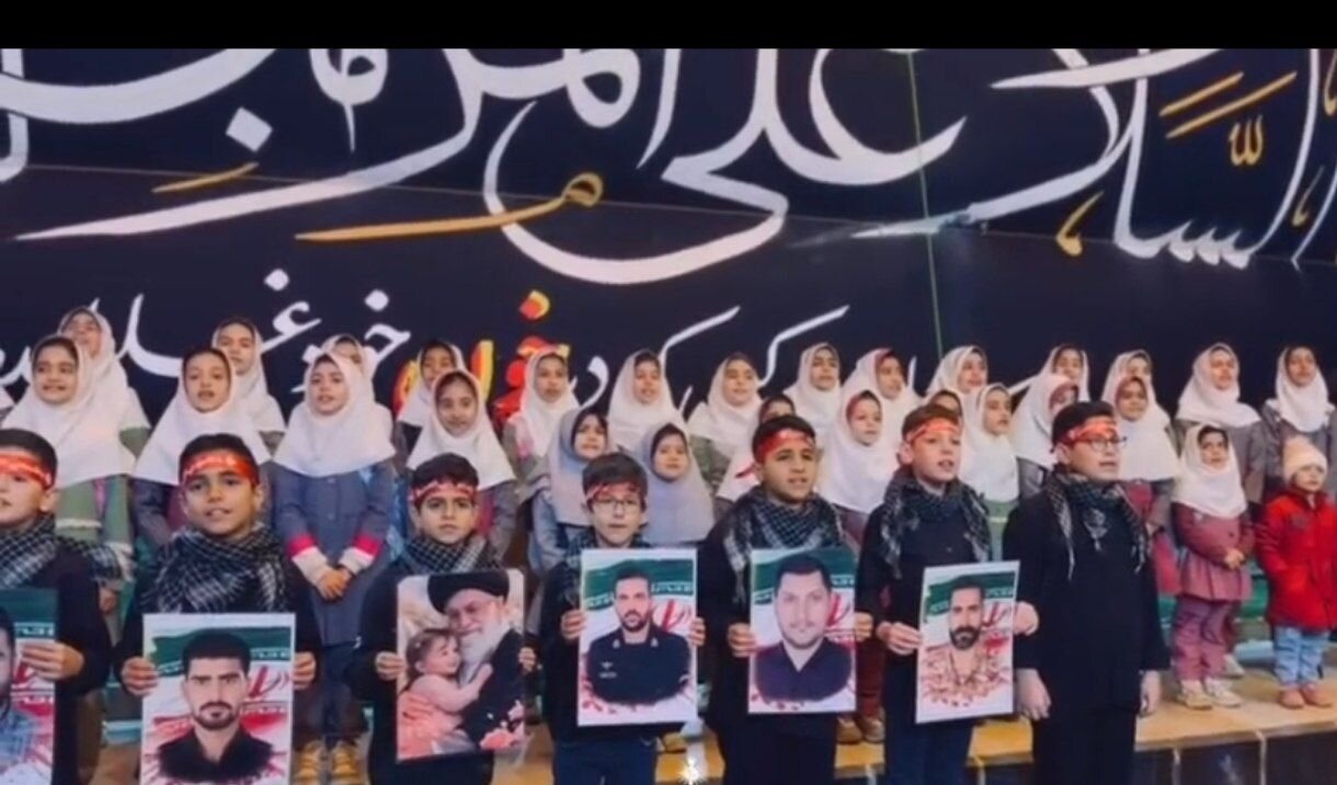 اجتماع کوله پشتی ها به یاد دانش‌آموزان مینابی در کردستان