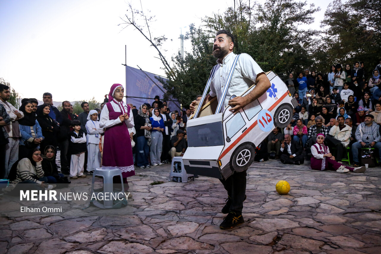 اجراهای هجدهمین جشنواره بینالمللی تئاتر خیابانی مریوان