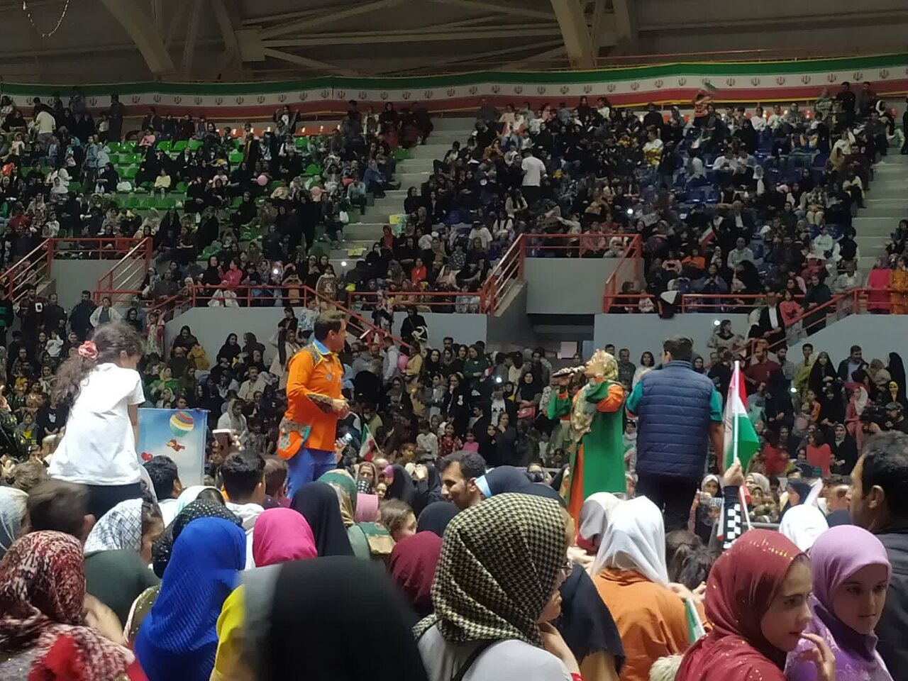 اجرای خاله نرگس در جشن بزرگ «مثل ستاره» شهر سنندج