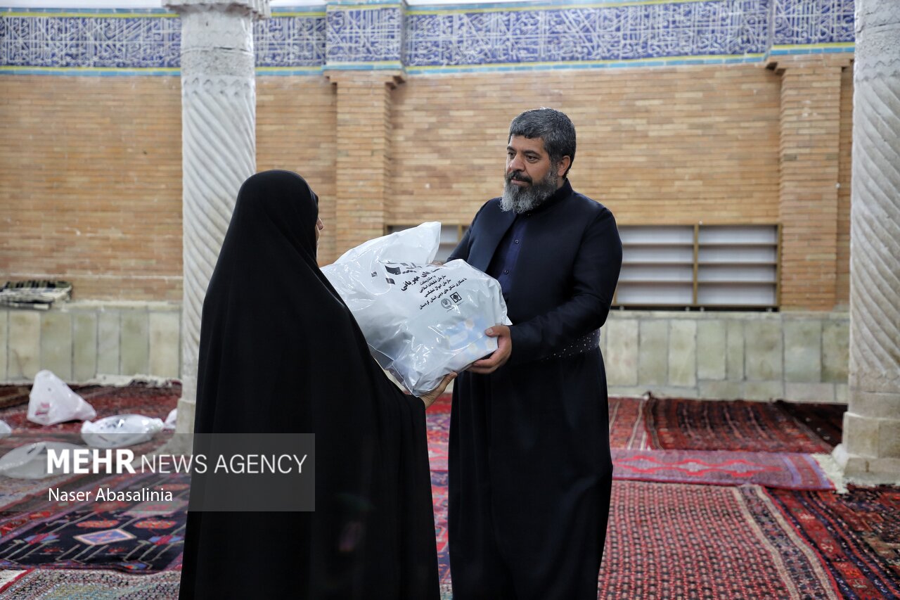 اجرای رزمایش دستهای مهربان در مسجد جامع سنندج