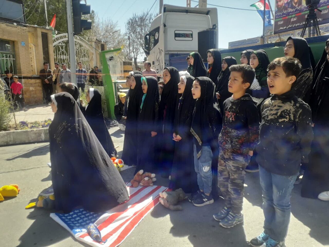 اجرای سرود کودکان بیجاری در حمایت از کودکان غزه