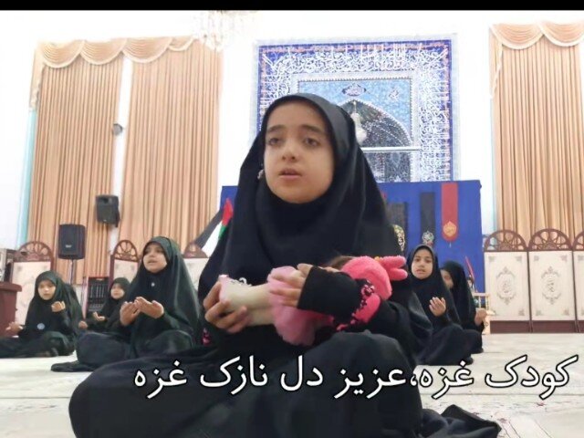 اجرای گروه سرود نجوای ظهور سریشآباد به مناسبت روزقدس