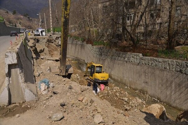 احداث دیواره بتنی در کانال گلابدره برای جلوگیری از ریزش مجدد