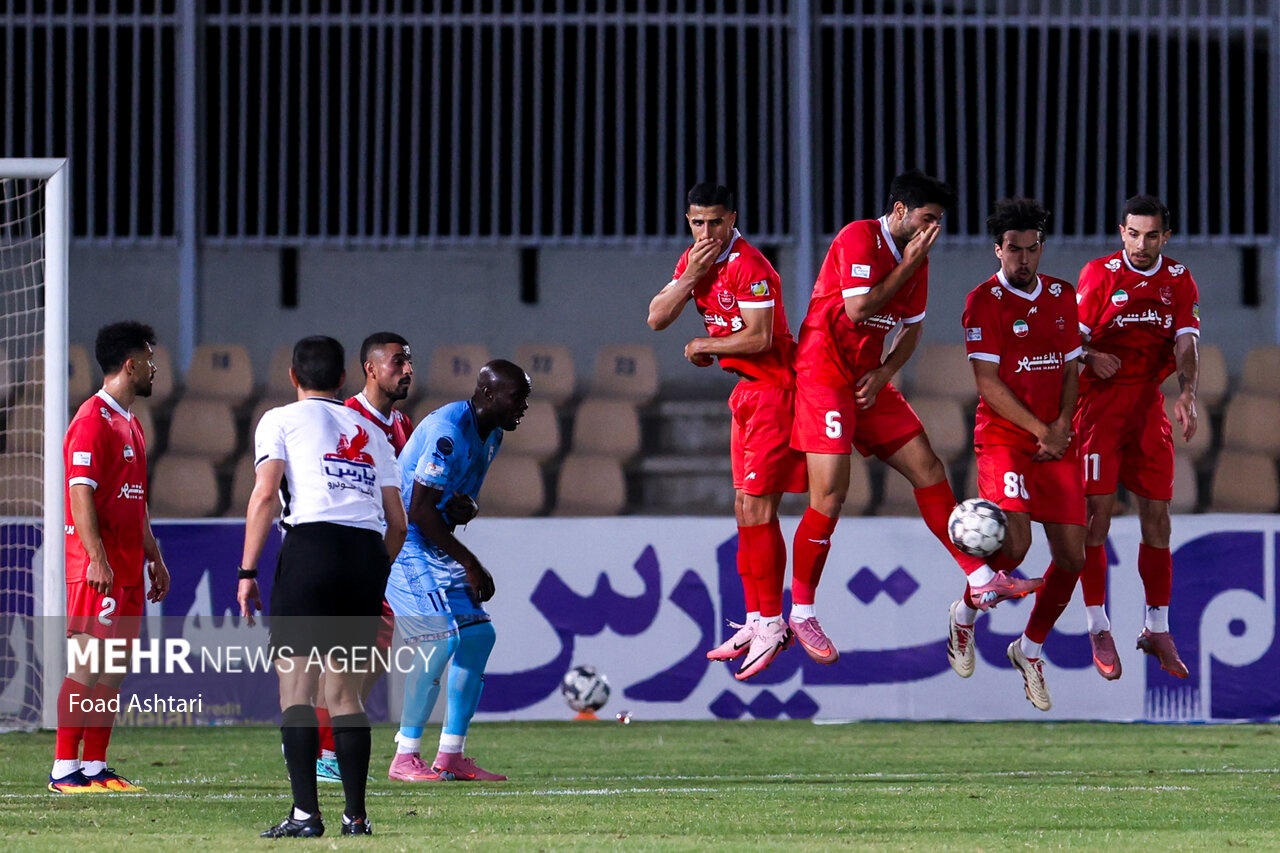 احمد محمدی داور شمس‌آذر و پرسپولیس شد؛ سوت استقلال و فولاد برای حیدری