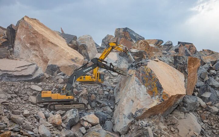 احمدپور: پرونده تخلف دپوی پوکه معدنی سردشت به مراجع قضائی ارجاع شد