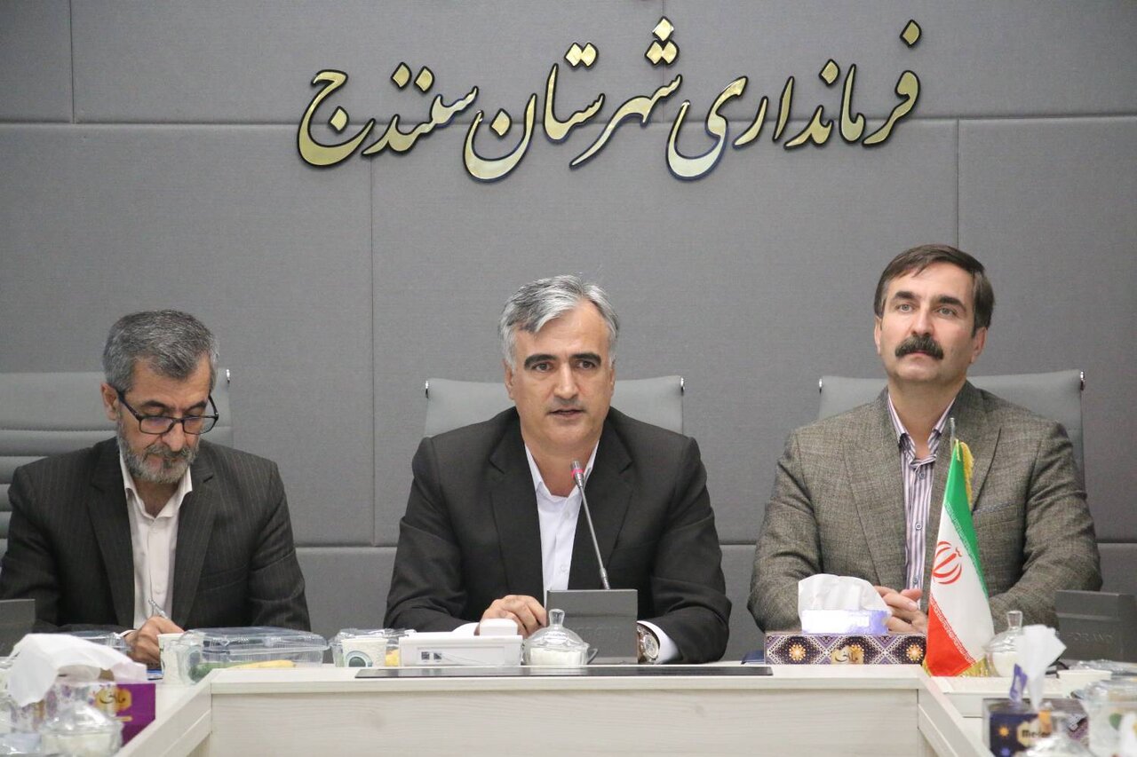 اختصاص ۲۰ درصد بودجه عمرانی سنندج به آموزش؛قدردانی فرماندار از معلمان