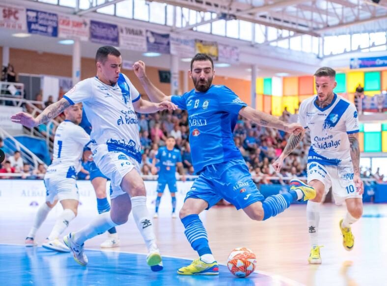 اخراج سه بازیکن مقابل چشم ملی‌پوش ایران/ بارسا به صدربازگشت