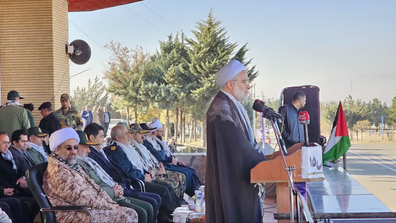 اخلاق و معنویت از ویژگیهای فرد بسیجی است