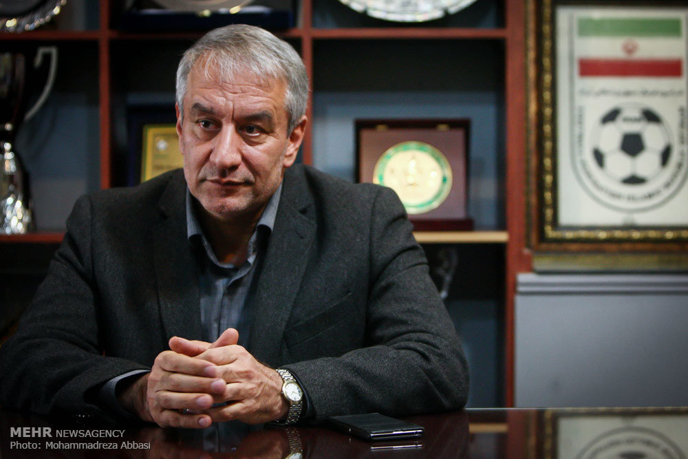اداره فدراسیون با سرپرست به صلاح نیست/ نگران فوتبال هستم نه اشخاص