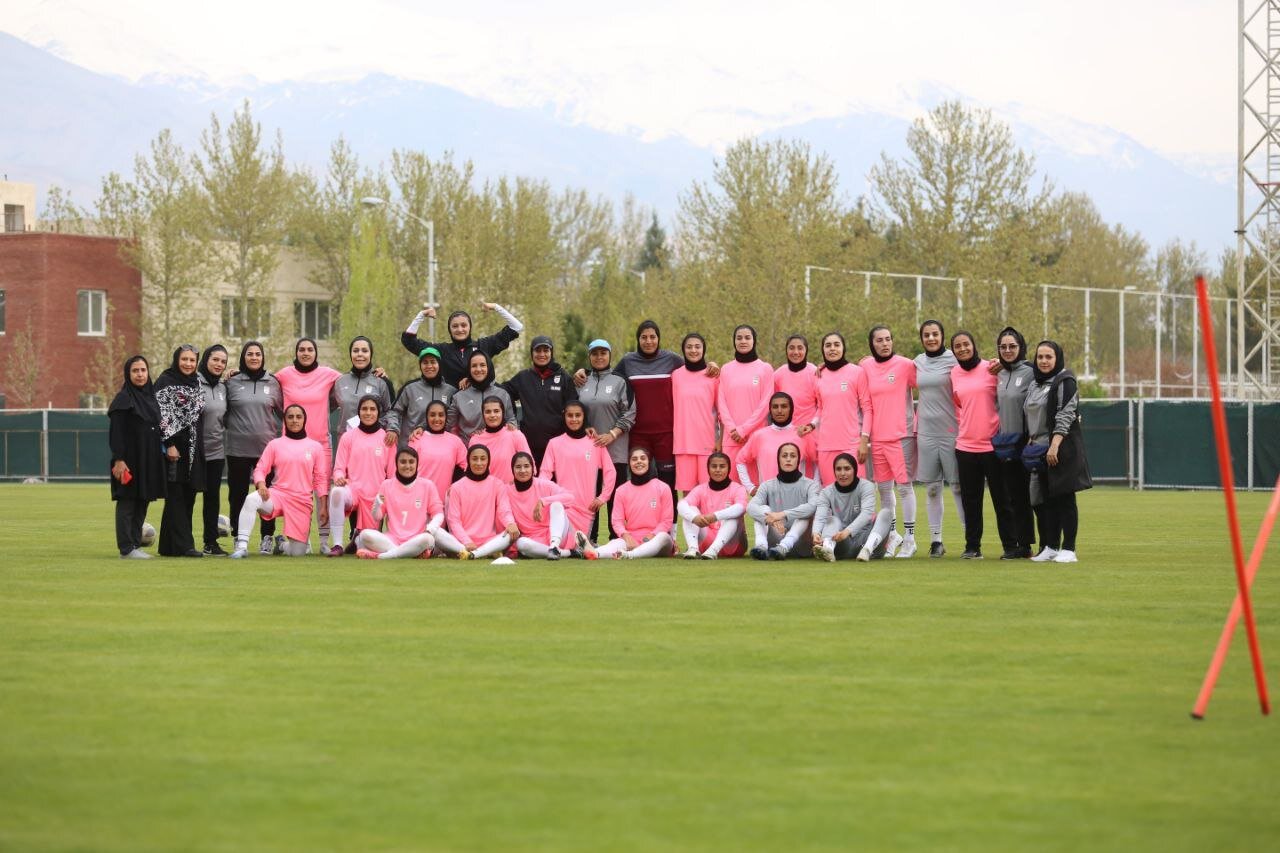 ادامه تمرینات تیم ملی فوتبال زنان ایران با حضور مهدی تاج
