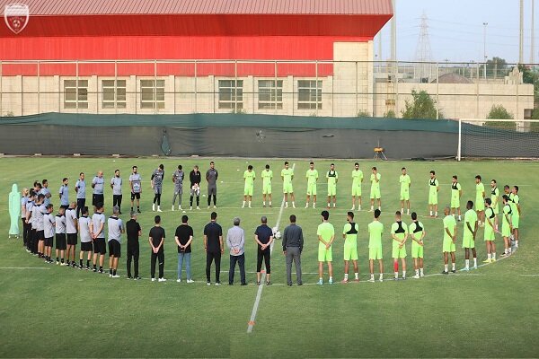 ادای احترام تیم فوتبال فولاد خوزستان به شهدای خدمت