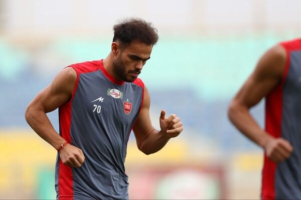 ارونوف دور از سایر بازیکنان پرسپولیس/ وینگر ازبک زیر نظر
پزشکان