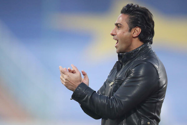 از تیمی قدرتمند ۳ امتیاز گرفتیم/ برای تهاجمی تر شدن زمان می خواهم