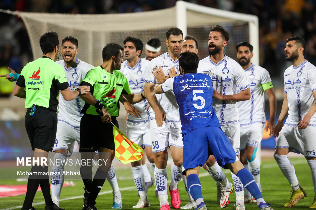 از جریمه مربیان استقلال تا محرومیت منصوریان و دروازه بان فولاد