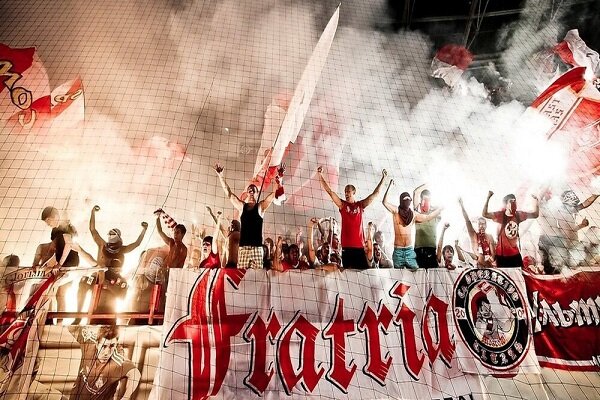 از کسر امتیاز تا بازداشت هوادار؛ اروپا چگونه با توهین برخورد میکند؟