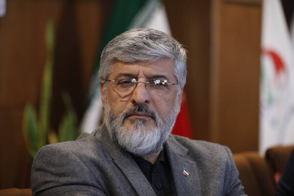 از گزینه مربیگری داخلی و خارجی فوتبال مطلع نیستم