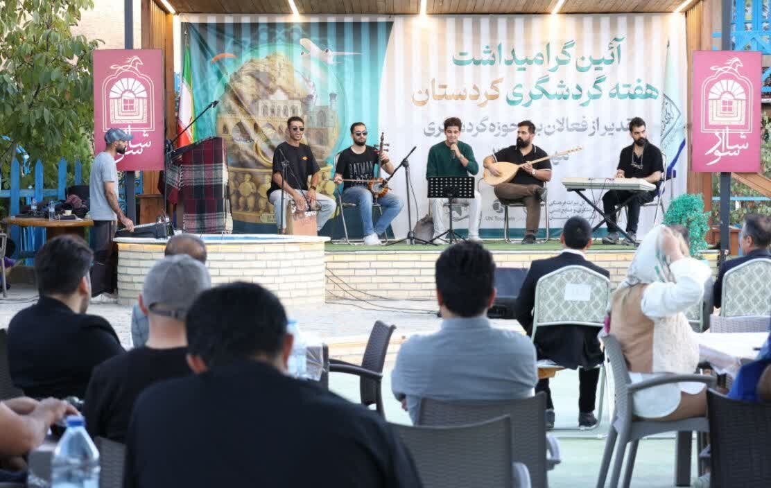 ازهاری: توسعه گردشگری محور اصلی تحول اقتصادی کردستان است