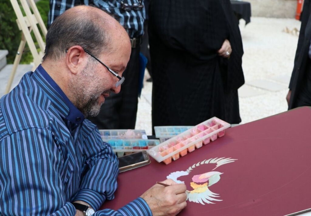 استاد نگارگر هیچ نکته‌ای را برای تدریس ناگفته نمی‌گذاشت