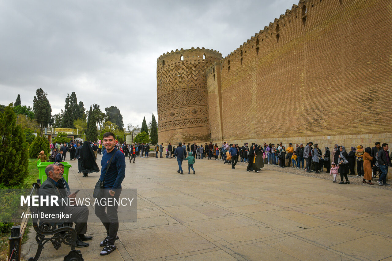 استاندار فارس از ضرغامی خواست بافت شیراز را ثبت کند