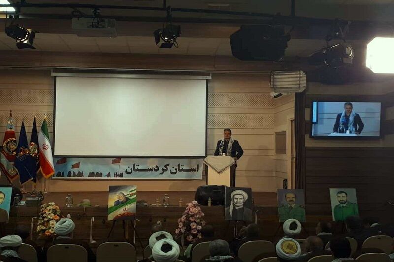 استاندار کردستان: ادامه مسیر درست انقلاب نیازمند تبیین ارزشهای دفاع مقدس است